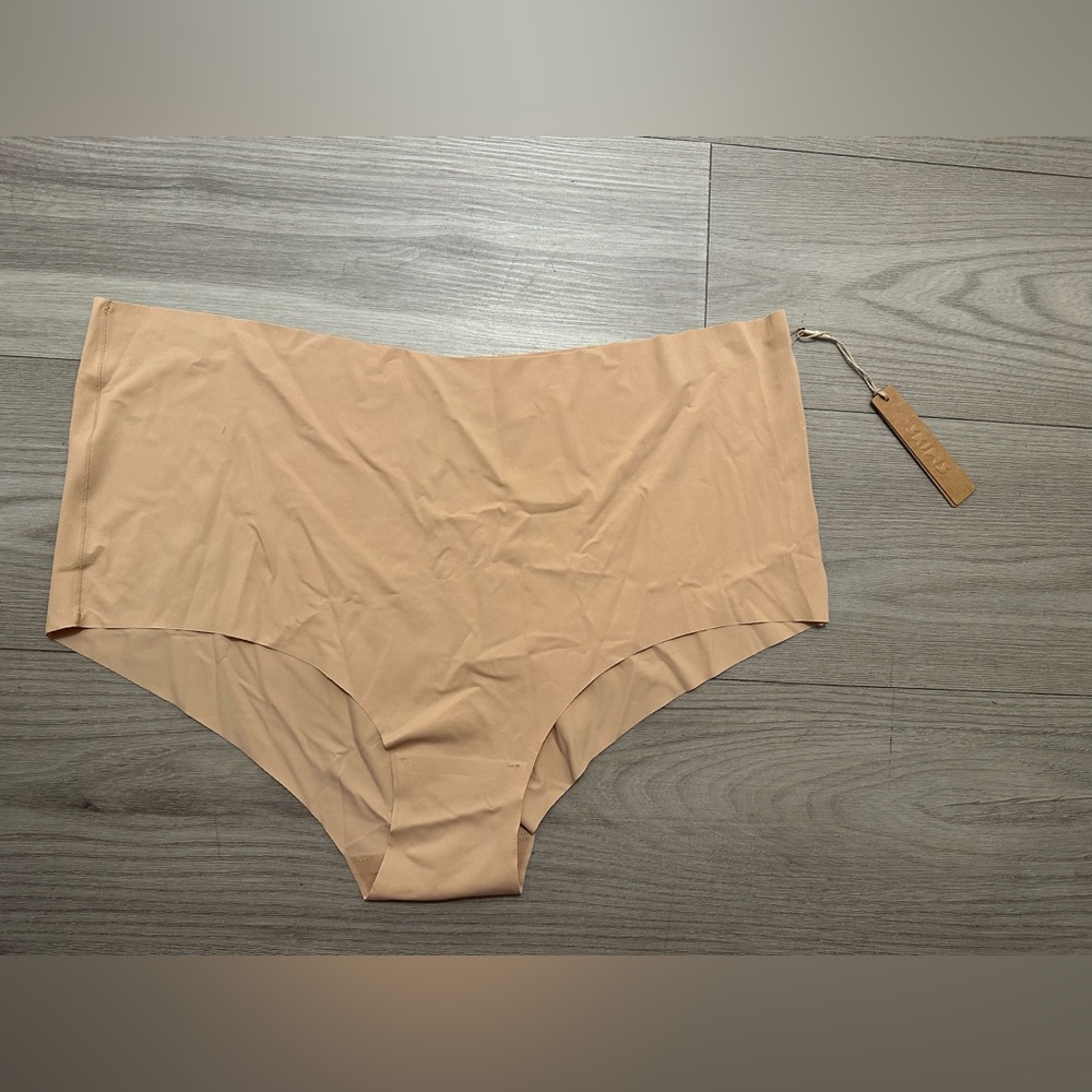 Skims Free Cut Boyshort - NWT
